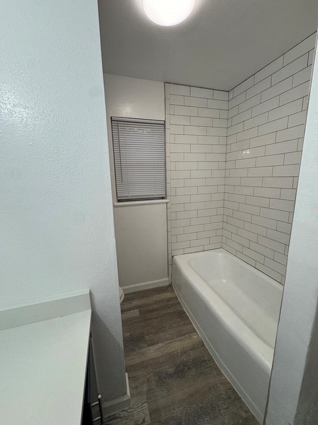 Building Photo - 2218 E 11th St