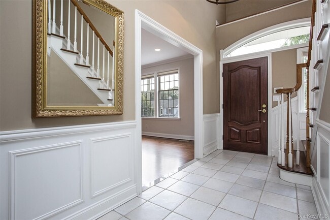 Building Photo - 423 English Pl