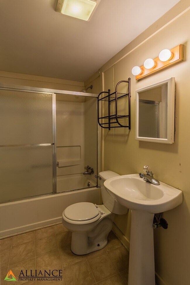 Building Photo - Great Location off Fort Riley Blvd with a Fenced Backyard!