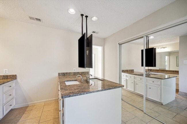 Building Photo - 2302 Bright Meadows Dr