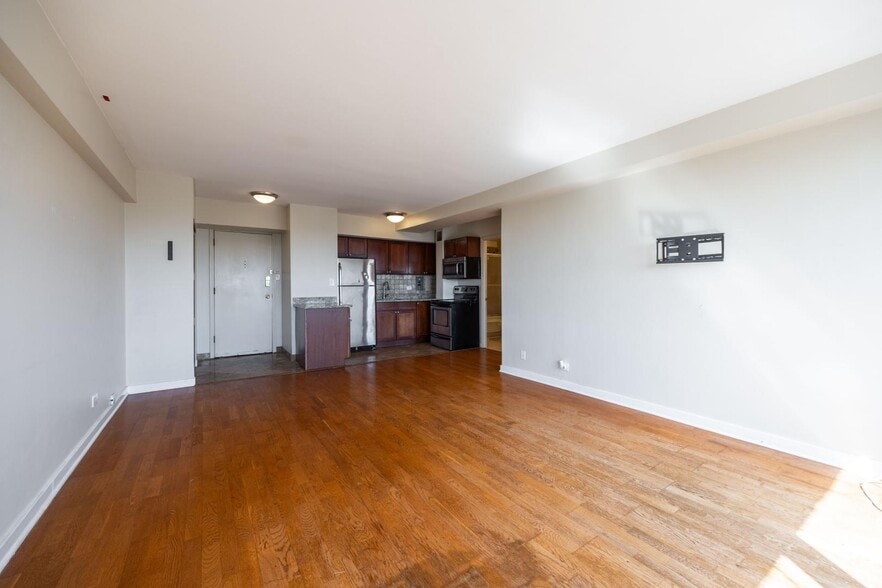 Building Photo - 4180 N Marine Dr
