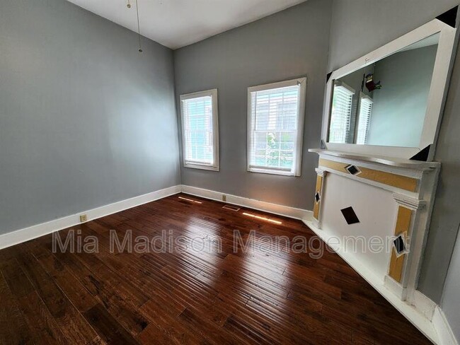 Building Photo - 416 E 31st St