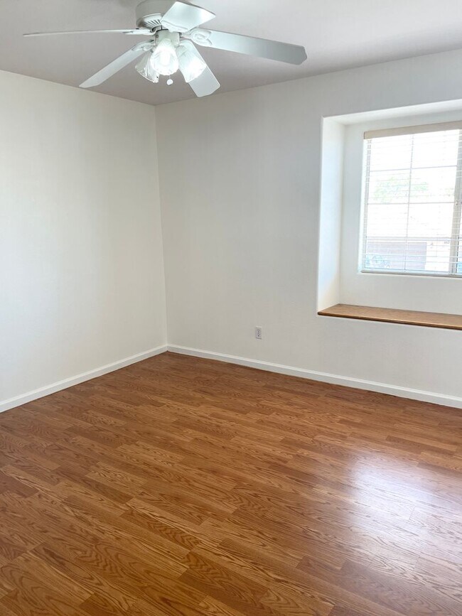Building Photo - Stunning 4 Bedroom/2.5 Bath Home In Phoeni...