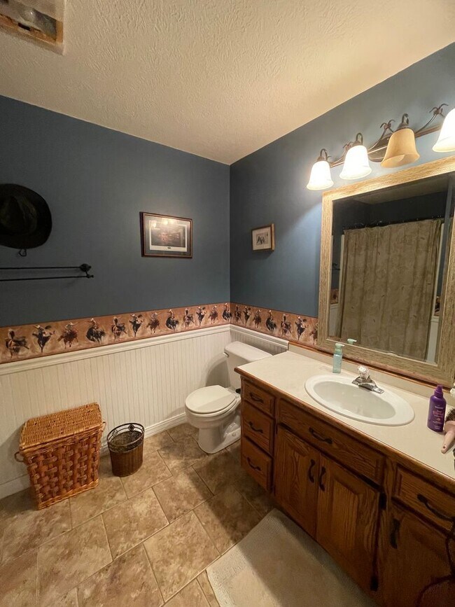 Building Photo - PRE-LEASING - Fully Furnished 6mo Short Term Rental in Ozark