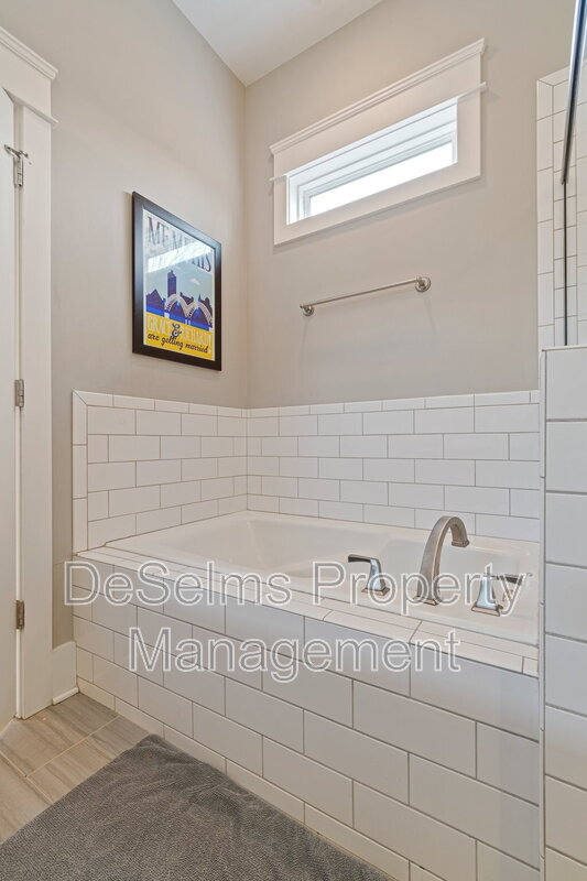 Building Photo - 980 Malquin Dr