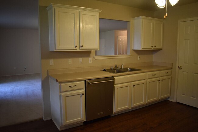 Building Photo - 4bd/2ba house close to shopping and Ft. Hood!