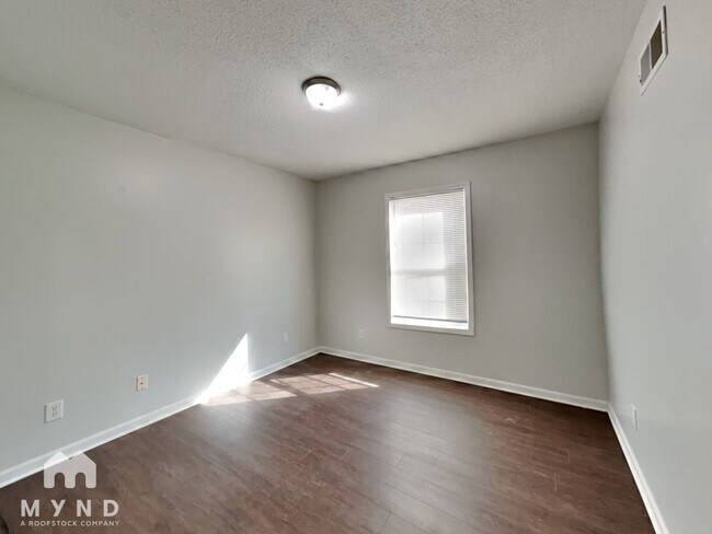 Building Photo - 6575 Ridgewood Rd