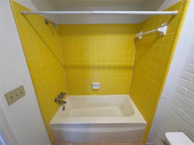 Building Photo - 3325 Brookhollow Ct