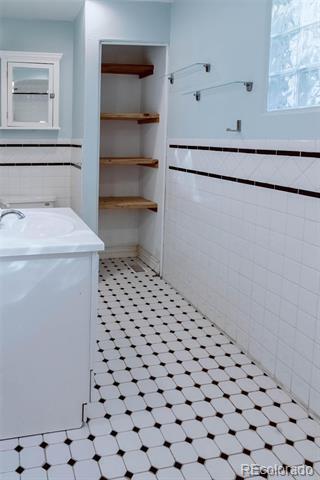 Building Photo - 620 E Willamette Ave