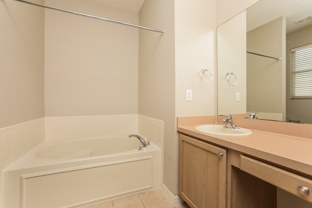 Building Photo - 233 Bluff Pass Dr