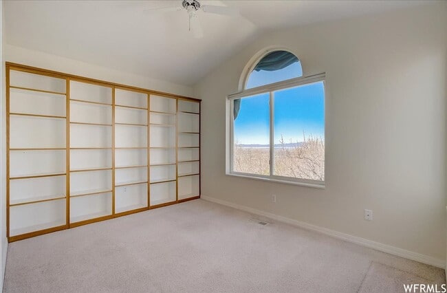 Building Photo - Large 6 Bedroom Home, 3 Car Garage, Gorgeo...