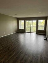 Building Photo - 1645 NE Grandview Blvd