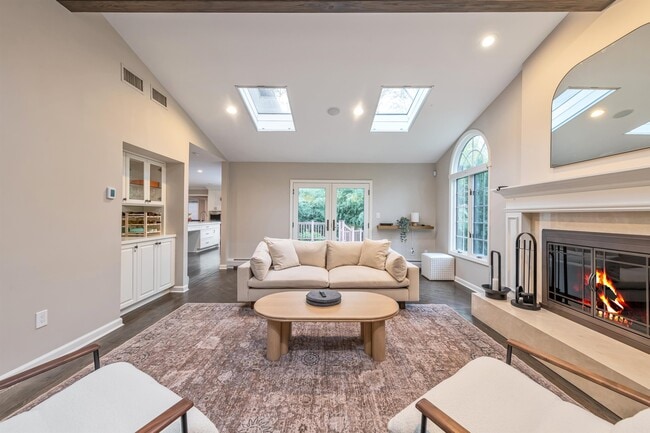 Building Photo - 55 Auryansen Ct