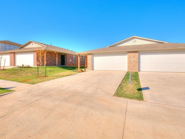Building Photo - Pre-Leasing Now: 3 Bed, 2 Bath Duplex in Redstone Ranch + Lawn Care Included