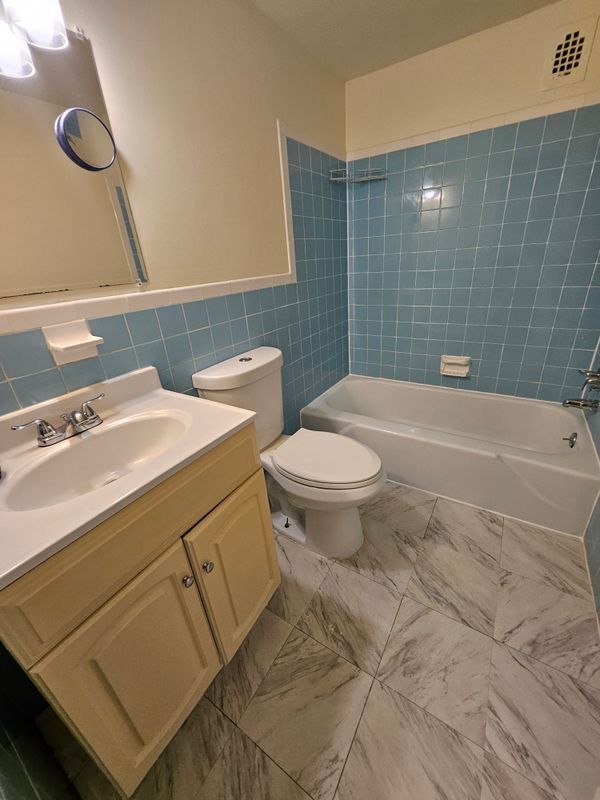 Building Photo - 3450 Toledo Terrace