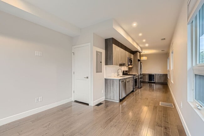 Building Photo - GORGEOUS TOWNHOUSE IN RiNo