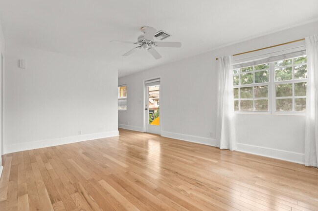 Building Photo - 223 Park Ave