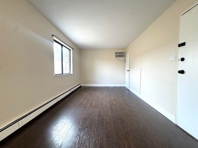 Building Photo - 78 69th St