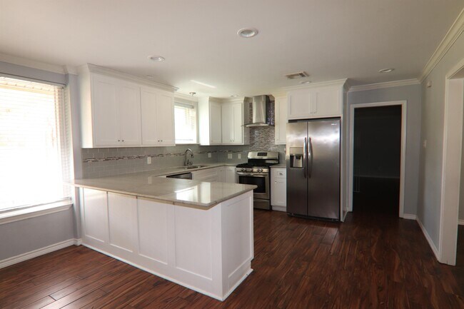 Building Photo - 13325 Blackgum St