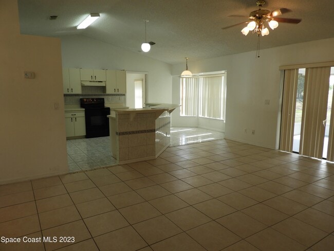 Building Photo - 1420 Denali St SE