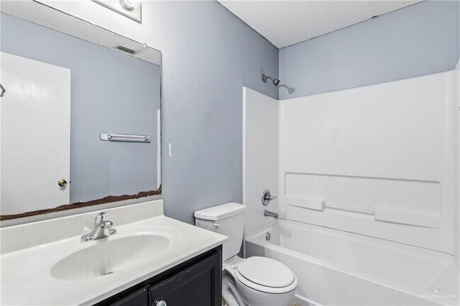 Building Photo - 20 Llano Grande Ln