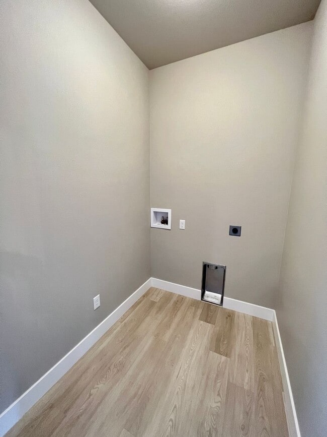 Building Photo - 3 Bed 2 Bath Beautiful Westend Home!