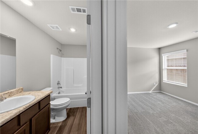 Building Photo - 4404 SW Sackett Ave