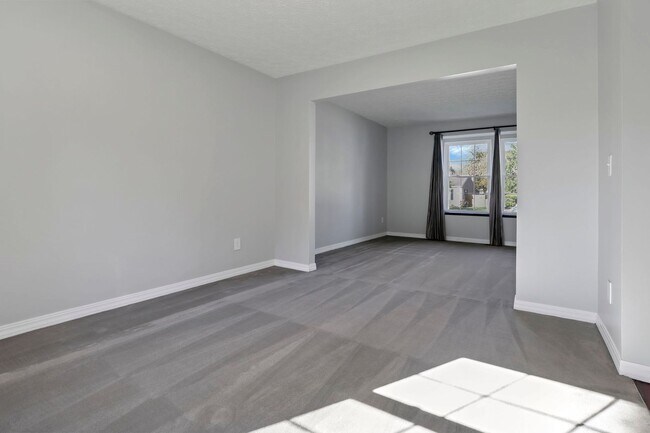 Building Photo - 5399 Thornburg Ct