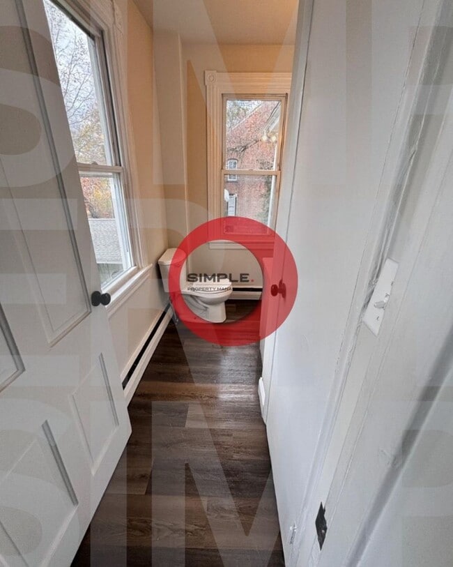 Building Photo - 3 Bedroom House