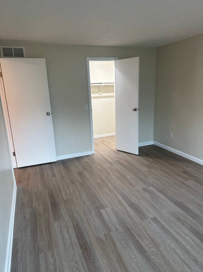 Building Photo - 72 Willowick Dr