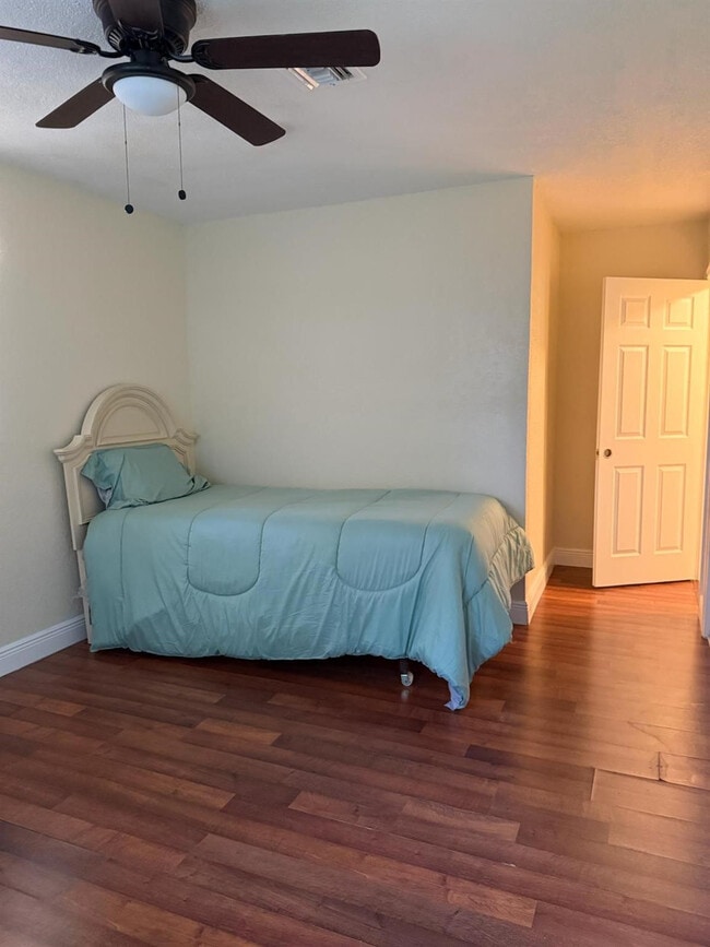 Building Photo - 5839 NW 16th St