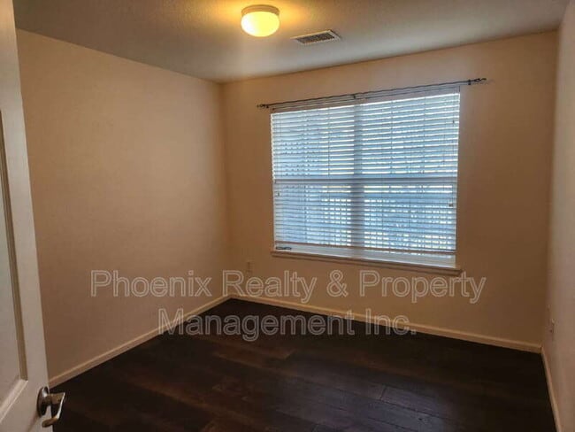 Building Photo - 2900 Blue Sky Cir