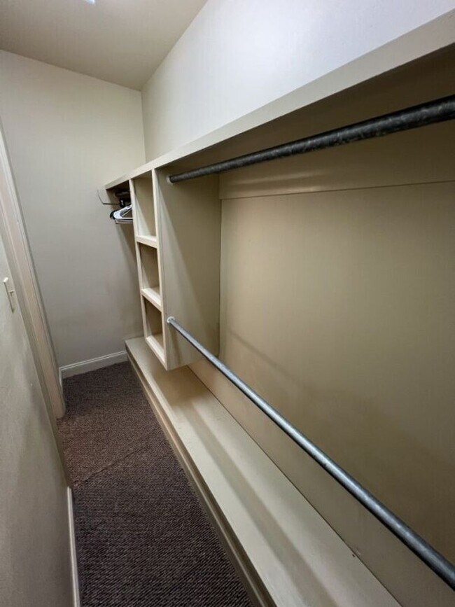 Building Photo - Beautifully Furnished 4-Bedroom Home in Za...