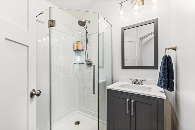 Building Photo - 5bd/2.75ba Seattle Home