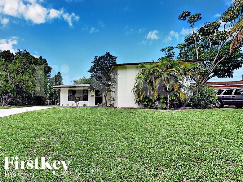 Primary Photo - 1315 NE 203rd St