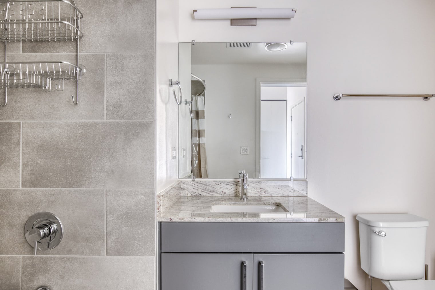 Building Photo - 2340 N California Ave