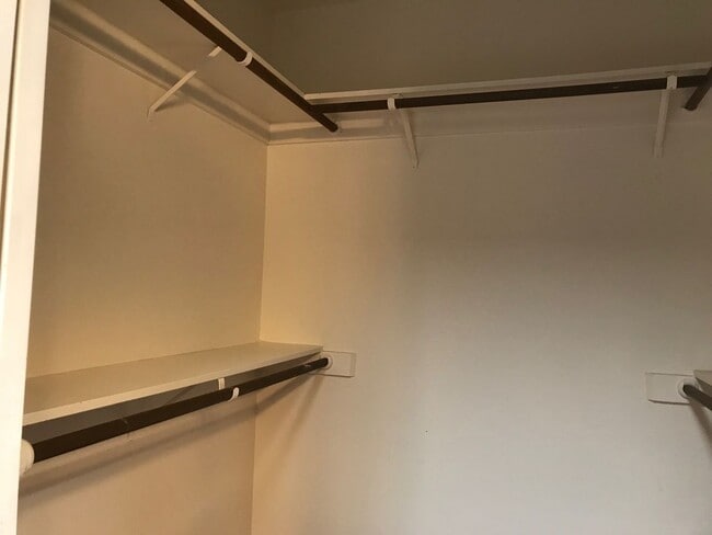 Building Photo - Spacious and Ready to Enjoy in Green Brier! A gated community.