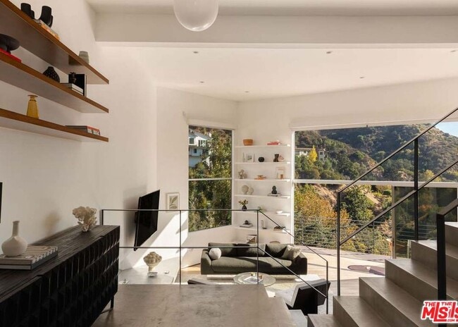 Building Photo - 2500 Zorada Dr