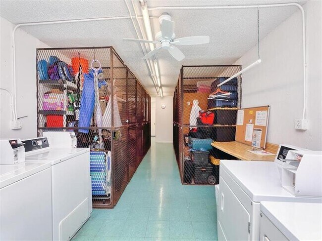Building Photo - 4701 Martinique Dr