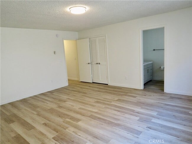 Building Photo - 3935 Bluff Pl