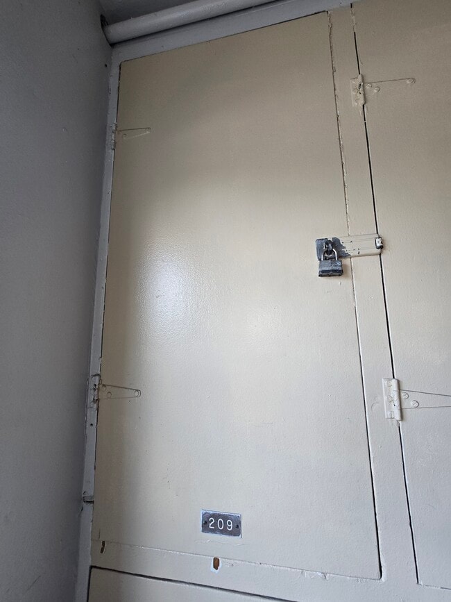 Building Photo - 120 ROYAL PALM Rd