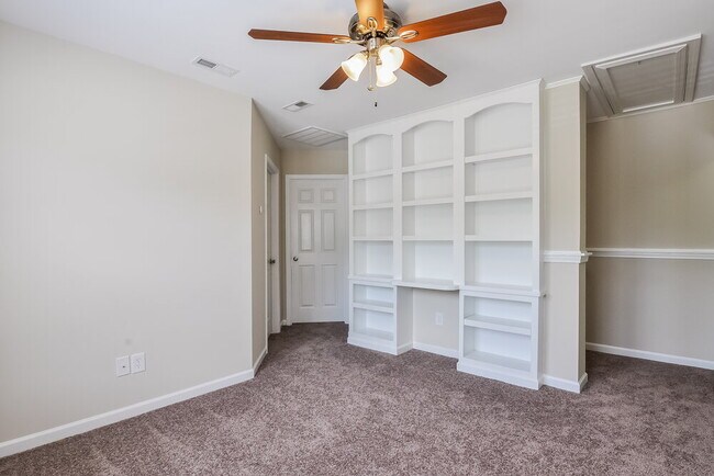Building Photo - 802 Shefford Town Dr