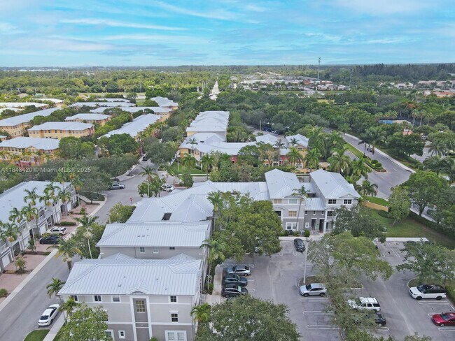 Building Photo - 1013 Shoma Dr