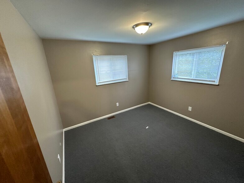 NOTE: Photos are of unit 2 NOTE: Photos are of unit 2 - 4115 Roosevelt Blvd