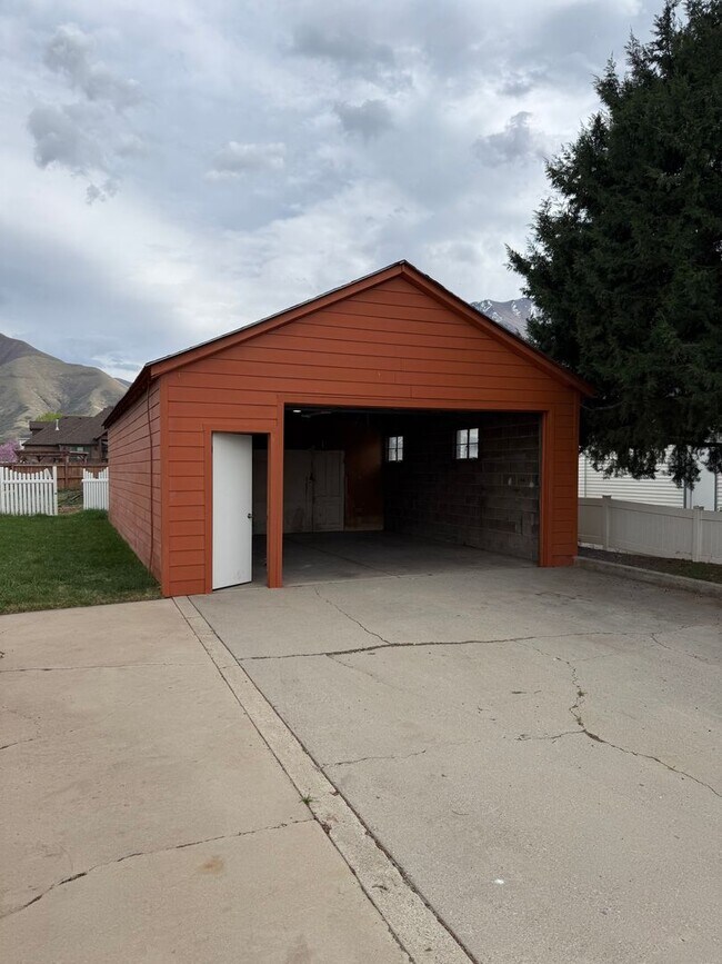 Building Photo - Beautiful home in Mapleton, UT