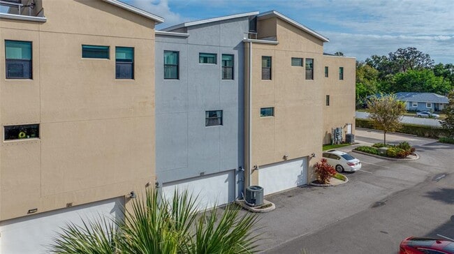 Building Photo - 1171 25th Ln N