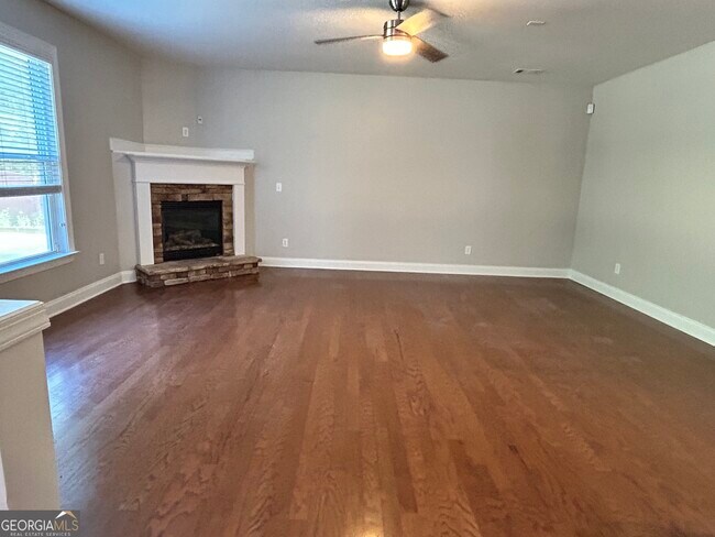 Building Photo - 3640 Dalwood Dr