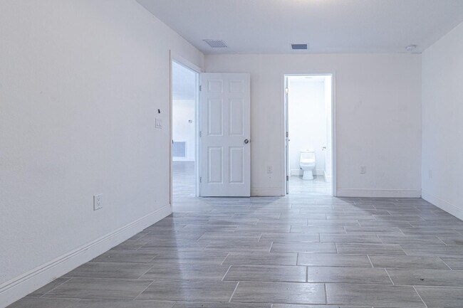 Building Photo - 163 W Blue Heron Blvd