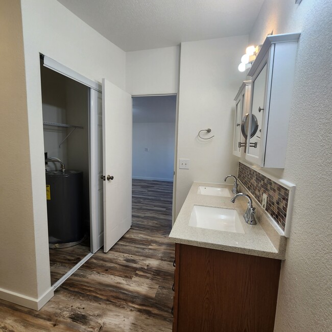 Building Photo - 21533 W Laura St