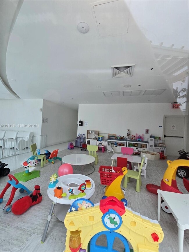 Building Photo - 601 NE 36th St